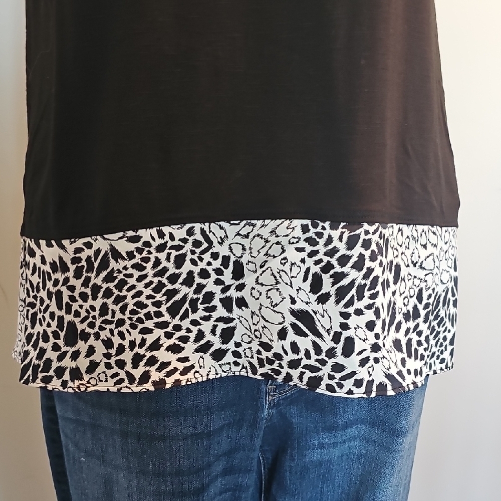 White House Black Market Black Tank Top with Pattern - Picture 3 of 6